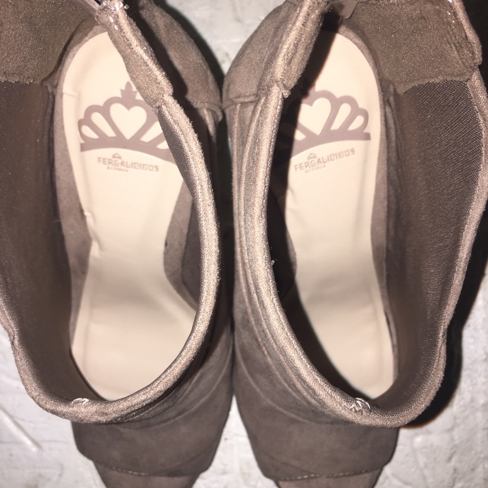 Heels - Picture 4 of 6